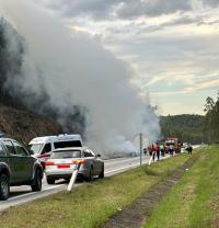 Nacional 2 cortada por causa de automóvel em chamas