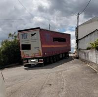 Ler notícia: Moradores lançam abaixo-assinado contra o trânsito de pesados (c/áudio)