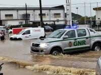Sete desalojados em Abrantes, 4 automobilistas tiveram de ser resgatados dos carros e muitas inundações (c/áudio, fotos e vídeo) - EM ATUALIZAÇÂO 