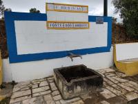 Ler notícia: Incêndio danificou tubagens da Fonte dos Amores. Junta de Freguesia desaconselha o consumo da água (c/áudio)