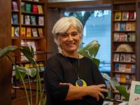 Ler notícia: Livro «Entra-se na Casa pelo Pátio», de Carla Louro, chega às livrarias