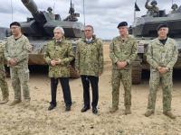 Presidente da República viu demonstrações das capacidades aéreas, terrestres e tecnológicas do Exército (c/fotos)