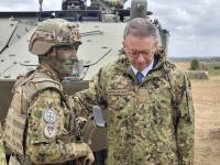 Presidente da República viu demonstrações das capacidades aéreas, terrestres e tecnológicas do Exército (c/fotos)