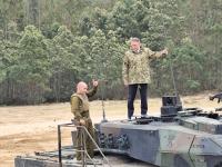 Presidente da República viu demonstrações das capacidades aéreas, terrestres e tecnológicas do Exército (c/fotos)