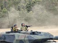 Presidente da República viu demonstrações das capacidades aéreas, terrestres e tecnológicas do Exército (c/fotos)