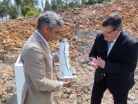 Nacional 2 já tem marco que assinala o ponto central da estrada que «rasga» o país (c/áudio)