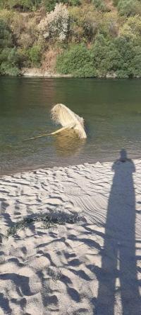 Vândalos andaram durante a noite na praia fluvial