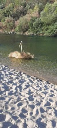 Vândalos andaram durante a noite na praia fluvial