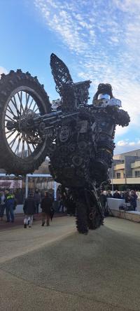 Emoção e aplausos na inauguração da estátua memorial do piloto Paulo Gonçalves