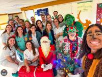 Ler notícia: É dia do Pai Natal e «trupe» da Bi-Dom desejarem Boas Festas aos doentes do Hospital (c/áudio) 