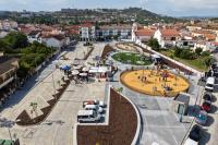 Ler notícia: Praça da Liberdade inaugurada no 25 de Abril em ambiente entre o formal e a festa (c/áudio)