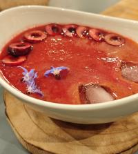 Ler notícia: A Célia faz... Gaspacho de Cereja e Mil-Folhas de Verão