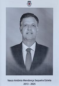 Vasco Estrela com retrato na Galeria dos Presidentes de Câmara (c/áudio)