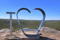 Ler notícia: Queixoperra ganha coração gigante no Miradouro das Safras