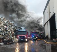 Evacuadas 14 pessoas devido ao fumo do incêndio na RSA (C/ Áudio)
