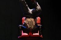 Ler notícia: “22 beijos” traz monólogo intenso, com humor e seriedade