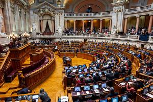 Ler notícia: Proposta aprovada na generalidade por PSD e CDS-PP com abstenções de PS, PAN e JPP