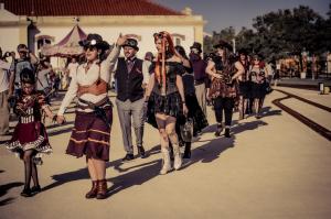 Ler notícia: Festival Vapor leva Mão Morta, Sarah Mackoy, Memória de Peixe e Selma Uamusse à cidade dos comboios