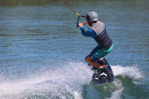Ler notícia: Estrela mundial do Wake brilhou no Trízio 