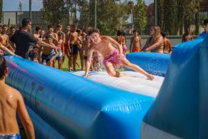 Ler notícia: Entradas gratuitas nas piscinas, insufláveis, Color Party e Sunset no Dia Internacional da Juventude