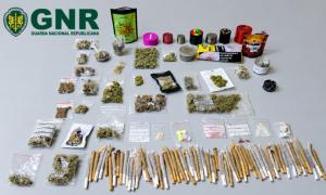 Ler notícia: Detidas 27 pessoas e apreendidas 69 mil doses de droga em Almeirim e Chamusca