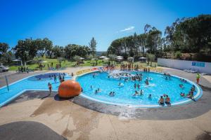 Ler notícia: Piscina de ar livre abre dia 14 de junho