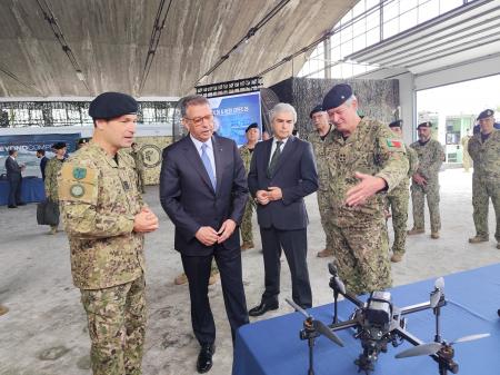 Presidente da República viu demonstrações das capacidades aéreas, terrestres e tecnológicas do Exército (c/fotos)