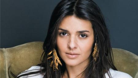 Ler notícia: Cantora foi distinguida com Ordem das Artes e Letras do Governo francês