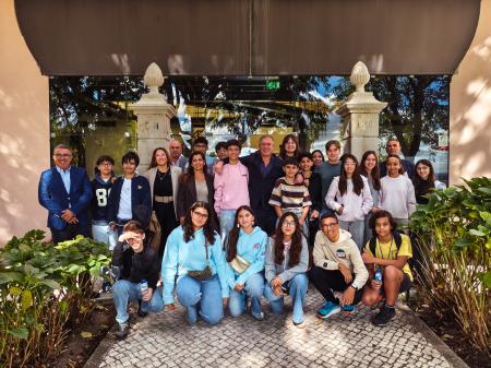 Alunos do 8.º ano assistem a reunião do Executivo Municipal para aprender como funciona a democracia local (c/áudio)