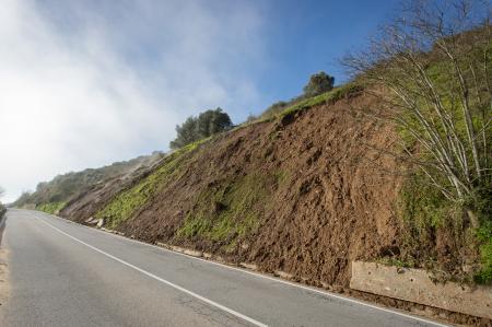 Circulação na EN2 em «Espinhaço de Cão» mantém-se condicionada enquanto IP estuda estabilização do talude