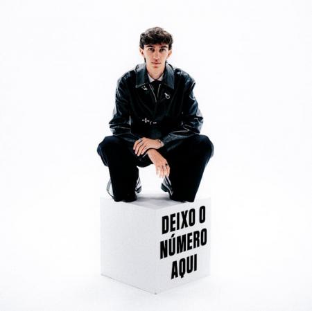 Ler notícia: Cantor apresenta «Deixo o Número Aqui», o primeiro avanço do seu EP de estreia