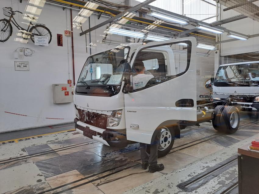 Mitsubishi Fuso suspende hoje produção e coloca 267 trabalhadores em «lay-off»
