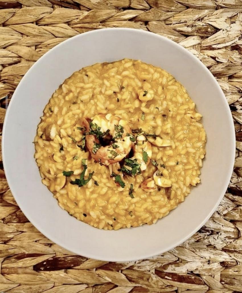 Sopa de Grão com Espinafres; Risoto de Camarão e Petit Gâteau de Chocolate