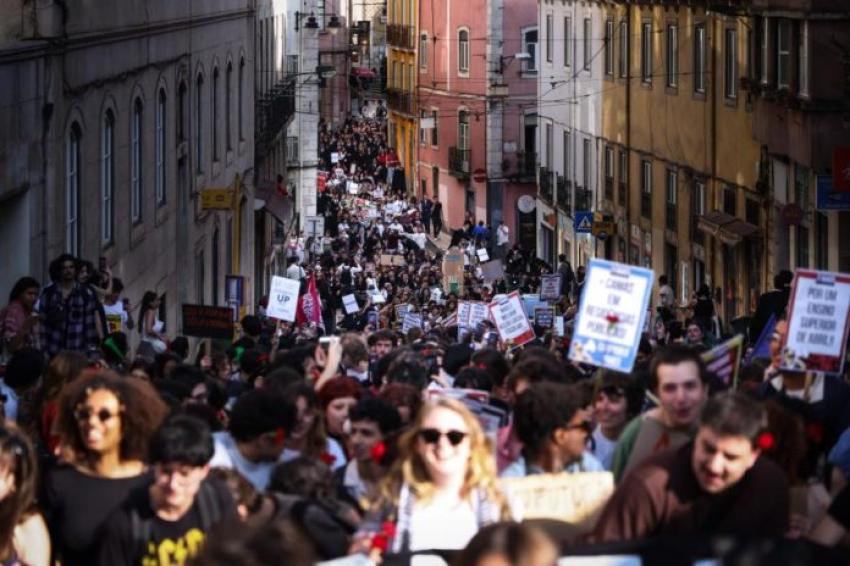 Estudantes manifestam-se hoje contra proposta de descongelamento das propinas
