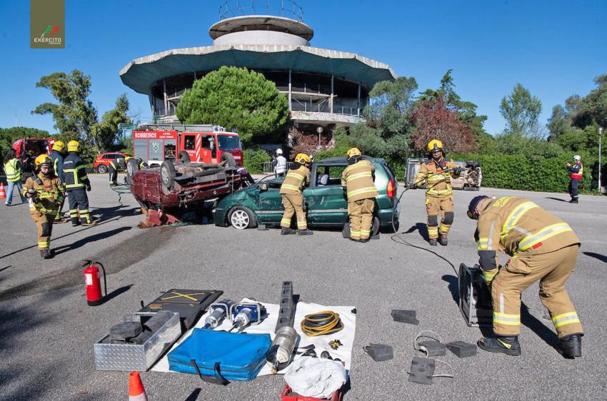 Comunicação deve melhorar após simulacro de sismo que testou resposta militar e civil