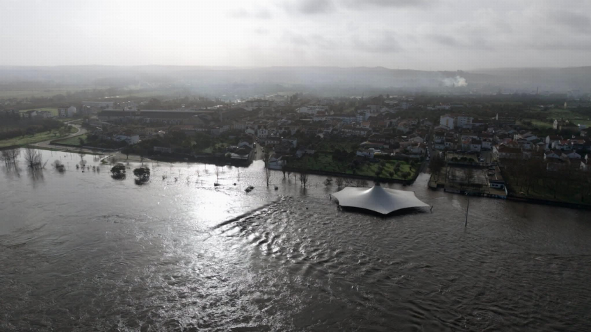 Caudais do Tejo voltaram a subir de madrugada e podem aumentar ainda mais durante o dia (c/áudio) 