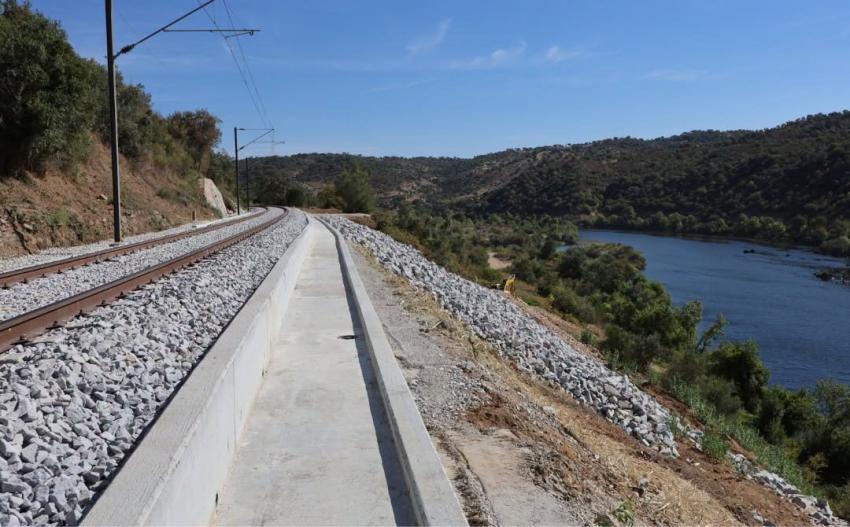 Linha da Beira Baixa retoma hoje circulação no troço Mouriscas-A e Ródão