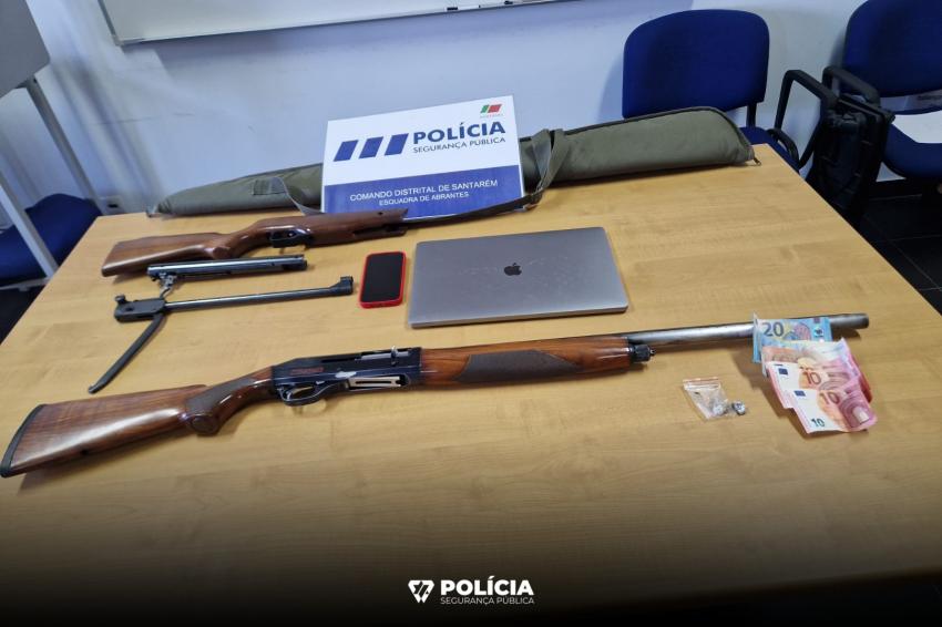Detido por crimes de violência doméstica e posse de arma proibida