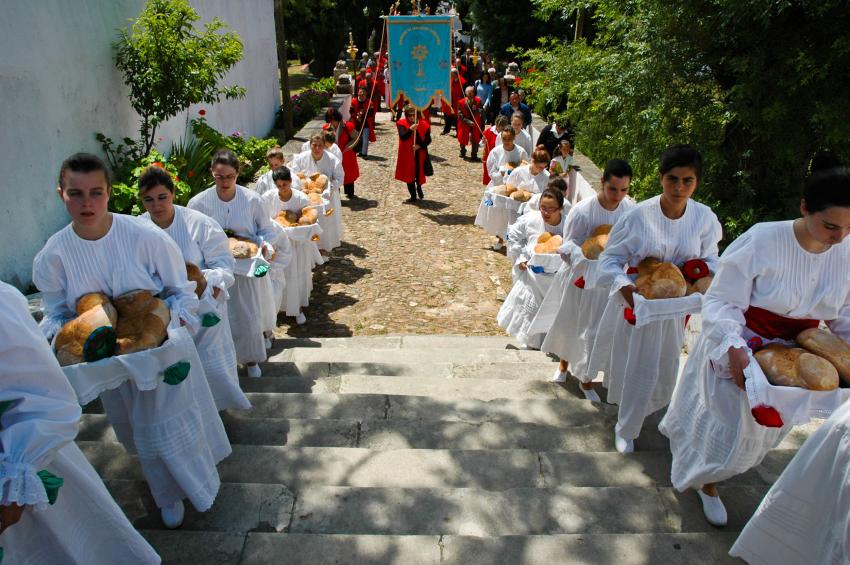 Festa do Espírito Santo regressa com tradição secular e almoço comunitário