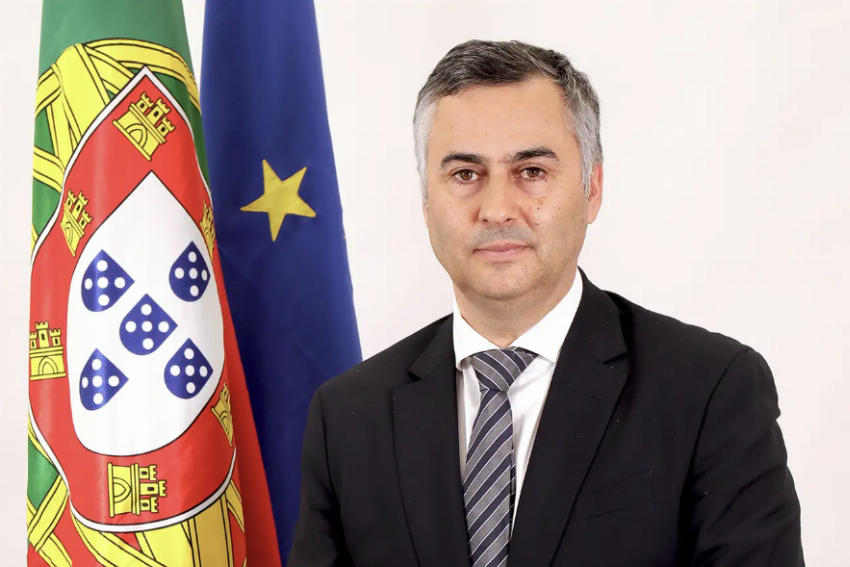 Governo mantém calendário do 3.º ciclo, mas dispensa docentes de classificar exames