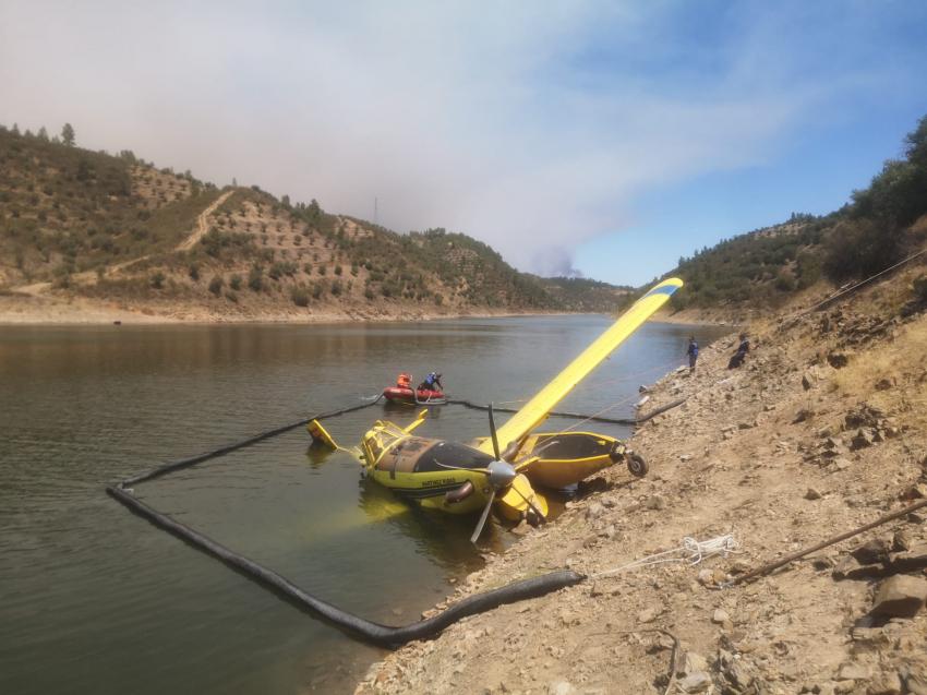 Mancha de poluição na barragem da Pracana após amaragem de avião - AMN