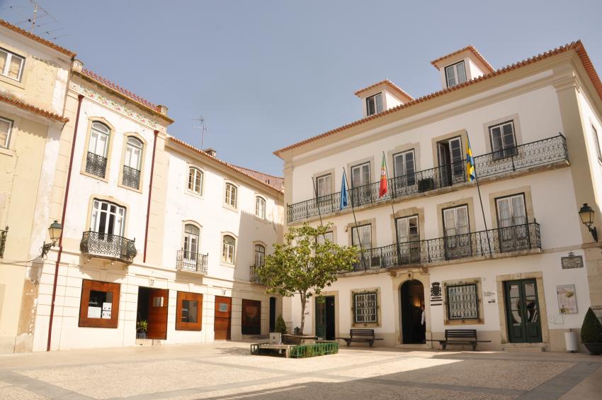 Município esclarece em comunicado os montantes e contratação de banda para as Festas