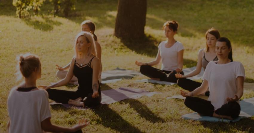 Verão Ativo 2026 traz yoga ao ar livre