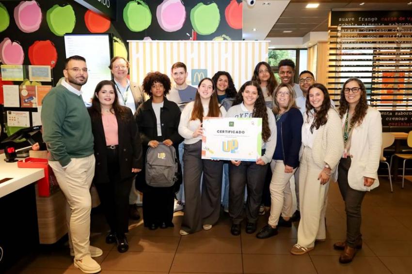 Restaurantes McDonald’s da região atribuem bolsas de estudo a colaboradores