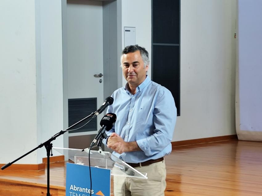 Governo reconhece défice de financiamento a municípios na área da Educação e vai apurar valor