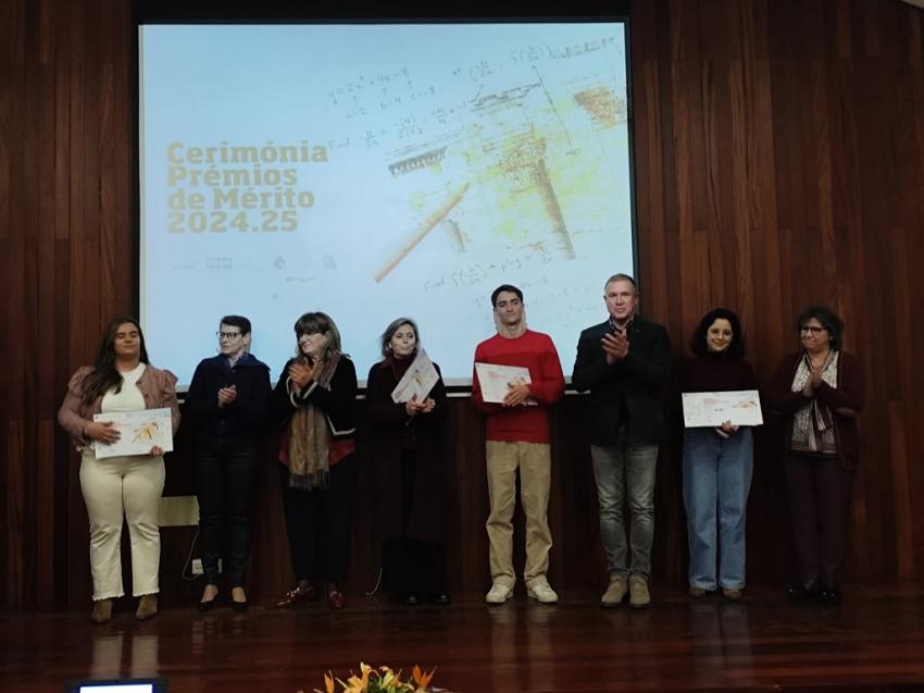 Os quatro melhores alunos receberam prémios de mérito do Município e da Tejo Energia (c/áudio)