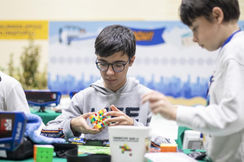 Competição oficial de cubo mágico, fenómeno mundial com mais de 280 mil praticantes, chega ao Médio Tejo