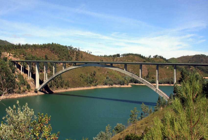 Lançado concurso público para obras na ponte sobre o rio Zêzere