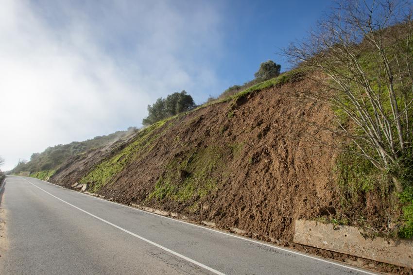 Circulação na EN2 em «Espinhaço de Cão» mantém-se condicionada enquanto IP estuda estabilização do talude