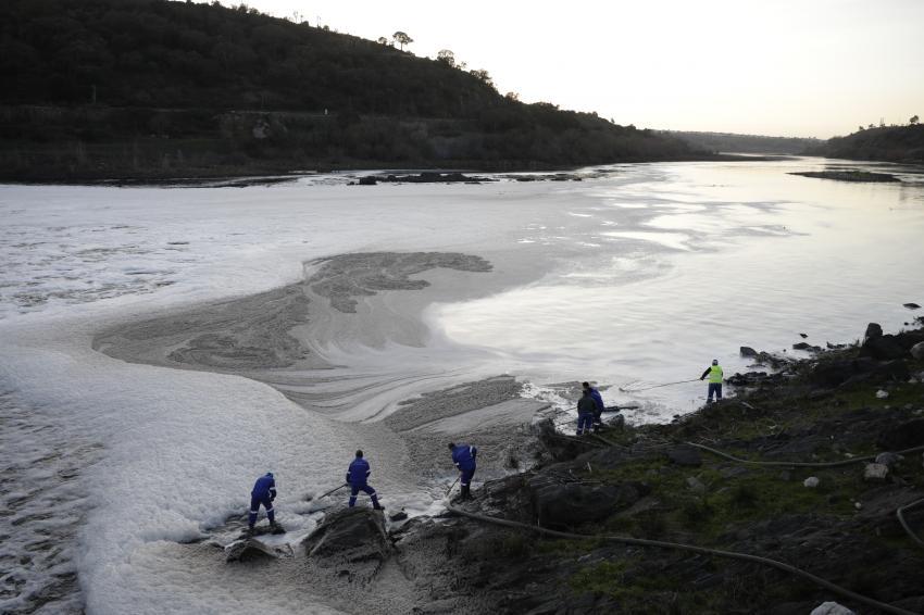 Confederação defende revisão de todas as licenças das empresas que descarregam no Tejo